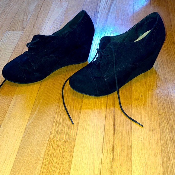 Black high heals - Picture 1 of 4